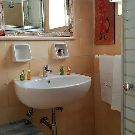 Tenuta Ranieri Bed & Breakfast 4*